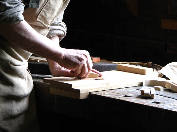Nacemos de la influencia y formación  heredada en el sector de la <strong>carpintería de madera y ebanistería  en Canyelles.</strong>